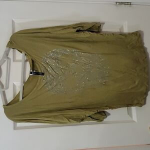 Lyss loo sparkling skull top size medium $5 if more than one item is purchased